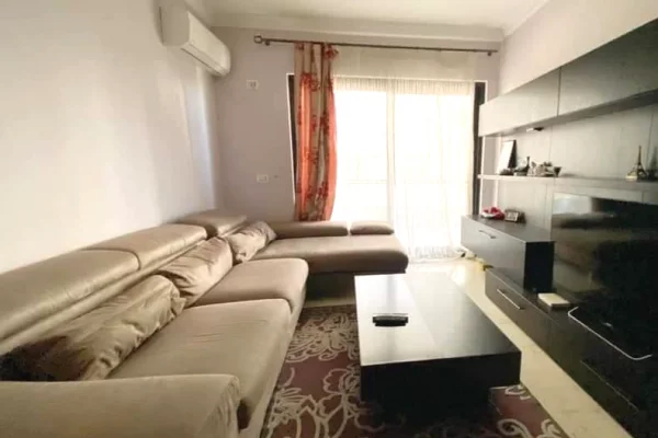 Shtepi ne shitje Apartament ne Tirane, 1+1, Mobilimi E mobiluar, Pagesa 210,000  Euro.