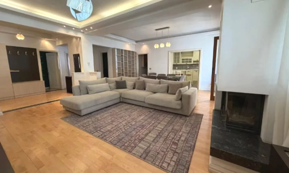 Shtepi ne shitje Apartament ne Tirane, 2+1, Mobilimi E mobiluar, Pagesa 380,000  Euro.