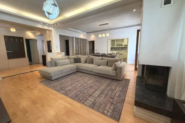 Myslym Shyri, pas karburant Kastrati. Shesim super apartment: 2+1+2