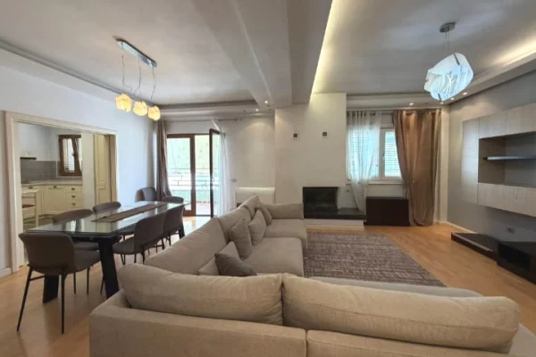 Shtepi ne shitje Apartament ne Tirane, 2+1, Mobilimi E mobiluar, Pagesa 380,000  Euro.