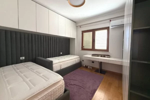Shtepi ne shitje Apartament ne Tirane, 2+1, Mobilimi E mobiluar, Pagesa 380,000  Euro.