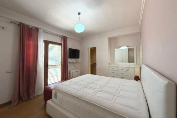 Shtepi ne shitje Apartament ne Tirane, 2+1, Mobilimi E mobiluar, Pagesa 380,000  Euro.