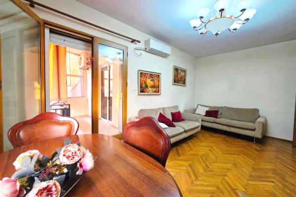 Shtepi ne shitje Apartament ne Tirane, 2+1, Mobilimi E mobiluar, Pagesa 15,900,000  Leke.