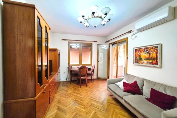 Shtepi ne shitje Apartament ne Tirane, 2+1, Mobilimi E mobiluar, Pagesa 15,900,000  Leke.