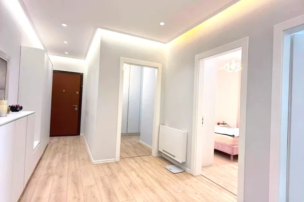 Shtepi ne shitje Apartament ne Tirane, 3+1, Mobilimi E mobiluar, Pagesa 345,000  Euro.
