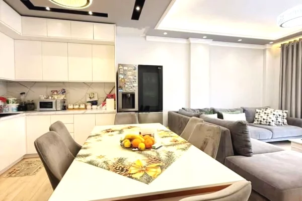 Shtepi ne shitje Apartament ne Tirane, 3+1, Mobilimi E mobiluar, Pagesa 345,000  Euro.