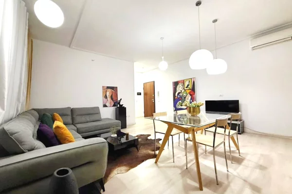 Shtepi ne shitje Apartament ne Tirane, 1+1, Mobilimi E mobiluar, Pagesa 148,000  Euro.