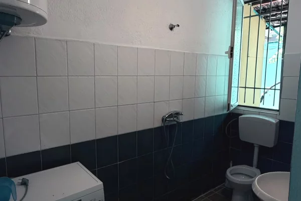 Shtepi me qera Apartament ne Tirane, 1+1, Mobilimi E mobiluar, Pagesa 40,000  Leke.
