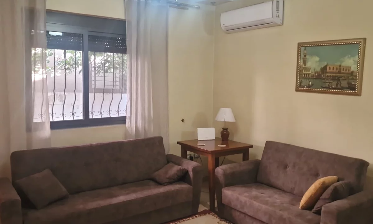 Shtepi me qera Shtepi Private ne Tirane, 3+1, Mobilimi E mobiluar, Pagesa 120,000  Leke.