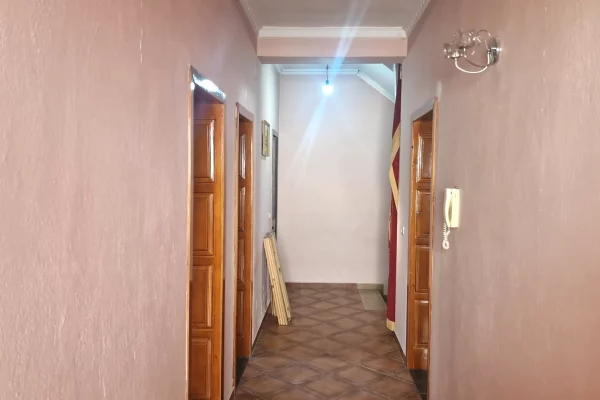 Shtepi me qera Shtepi Private ne Tirane, 3+1, Mobilimi E mobiluar, Pagesa 120,000  Leke.