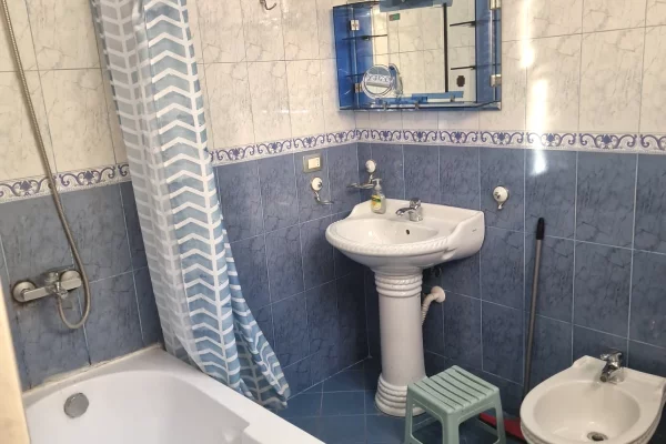 Shtepi me qera Shtepi Private ne Tirane, 3+1, Mobilimi E mobiluar, Pagesa 120,000  Leke.