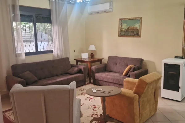 Shtepi me qera Shtepi Private ne Tirane, 3+1, Mobilimi E mobiluar, Pagesa 120,000  Leke.