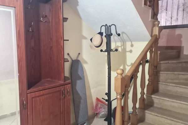 Shtepi me qera Shtepi Private ne Tirane, 3+1, Mobilimi E mobiluar, Pagesa 120,000  Leke.