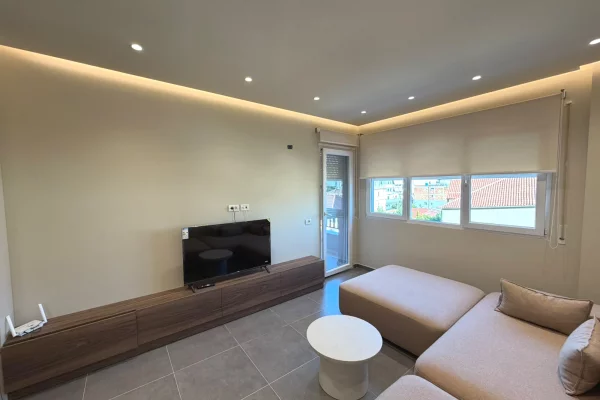 Shtepi me qera Apartament ne Tirane, 2+1, Mobilimi E mobiluar, Pagesa 1,300  Euro.