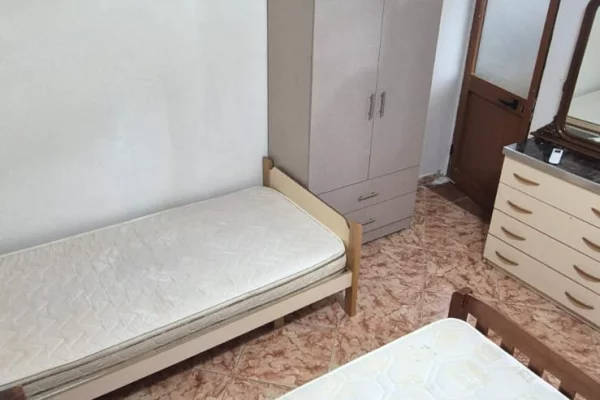 Shtepi me qera Apartament ne Tirane, 1+1, Mobilimi E mobiluar, Pagesa 40,000  Leke.