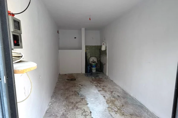 Shitet dyqan prane shkolles se Baletit
