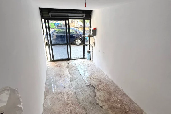 Shitet dyqan prane shkolles se Baletit