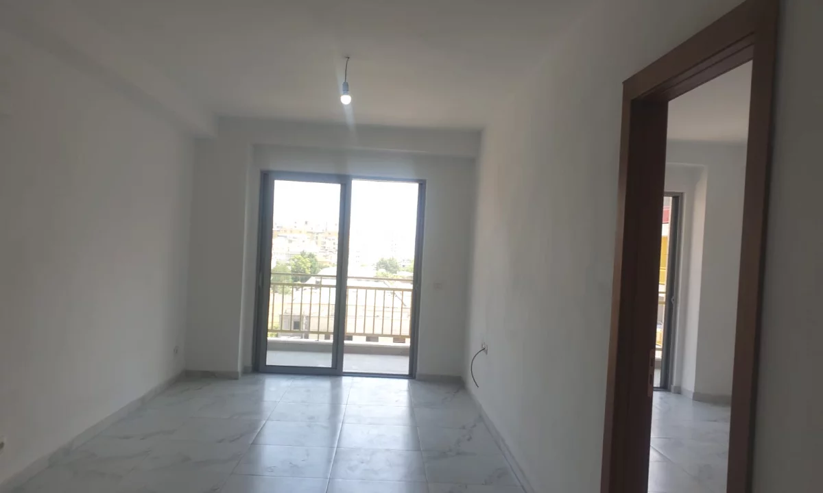 Shtepi me qera Apartament ne Tirane, 3+1, Mobilimi Bosh, pa mobiluar, Pagesa 45,000  Leke.