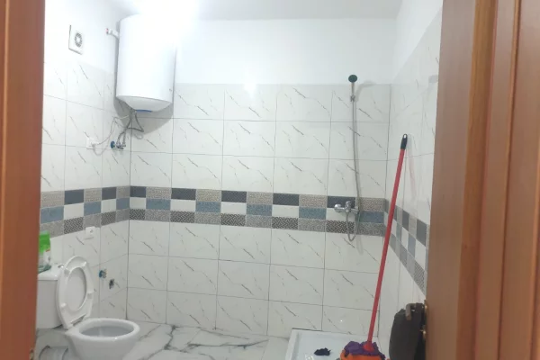 Shtepi me qera Apartament ne Tirane, 3+1, Mobilimi Bosh, pa mobiluar, Pagesa 45,000  Leke.
