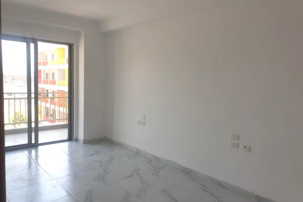 Shtepi me qera Apartament ne Tirane, 3+1, Mobilimi Bosh, pa mobiluar, Pagesa 45,000  Leke.