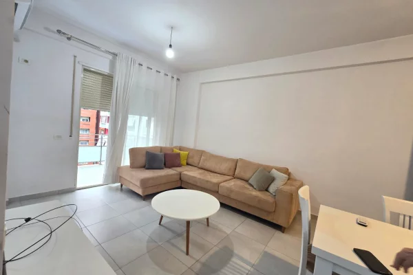 Shtepi me qera 2+1 ne Tirane - 60,000 Leke