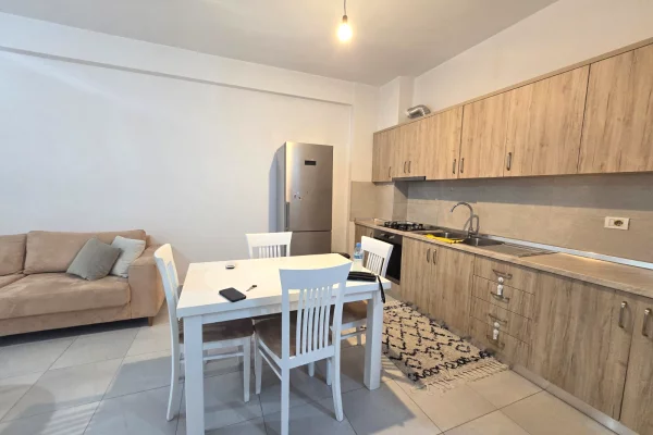 Shtepi me qera Apartament ne Tirane, 2+1, Mobilimi E mobiluar, Pagesa 60,000  Leke.