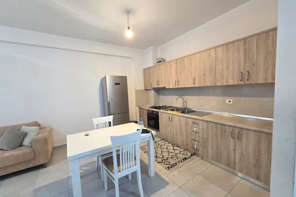 Shtepi me qera Apartament ne Tirane, 2+1, Mobilimi E mobiluar, Pagesa 60,000  Leke.