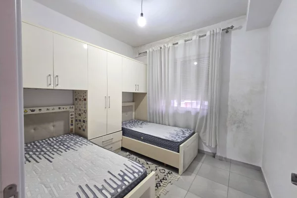Shtepi me qera Apartament ne Tirane, 2+1, Mobilimi E mobiluar, Pagesa 60,000  Leke.