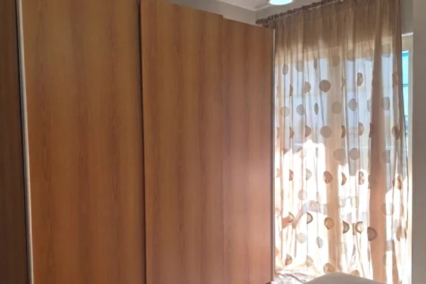 Shtepi me qera Apartament ne Tirane, 1+1, Mobilimi E mobiluar, Pagesa 45,000  Leke.
