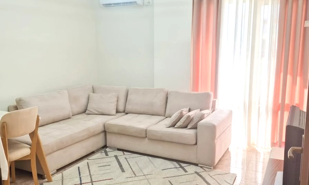 Shtepi me qera Apartament ne Tirane, 1+1, Mobilimi E mobiluar, Pagesa 45,000  Leke.