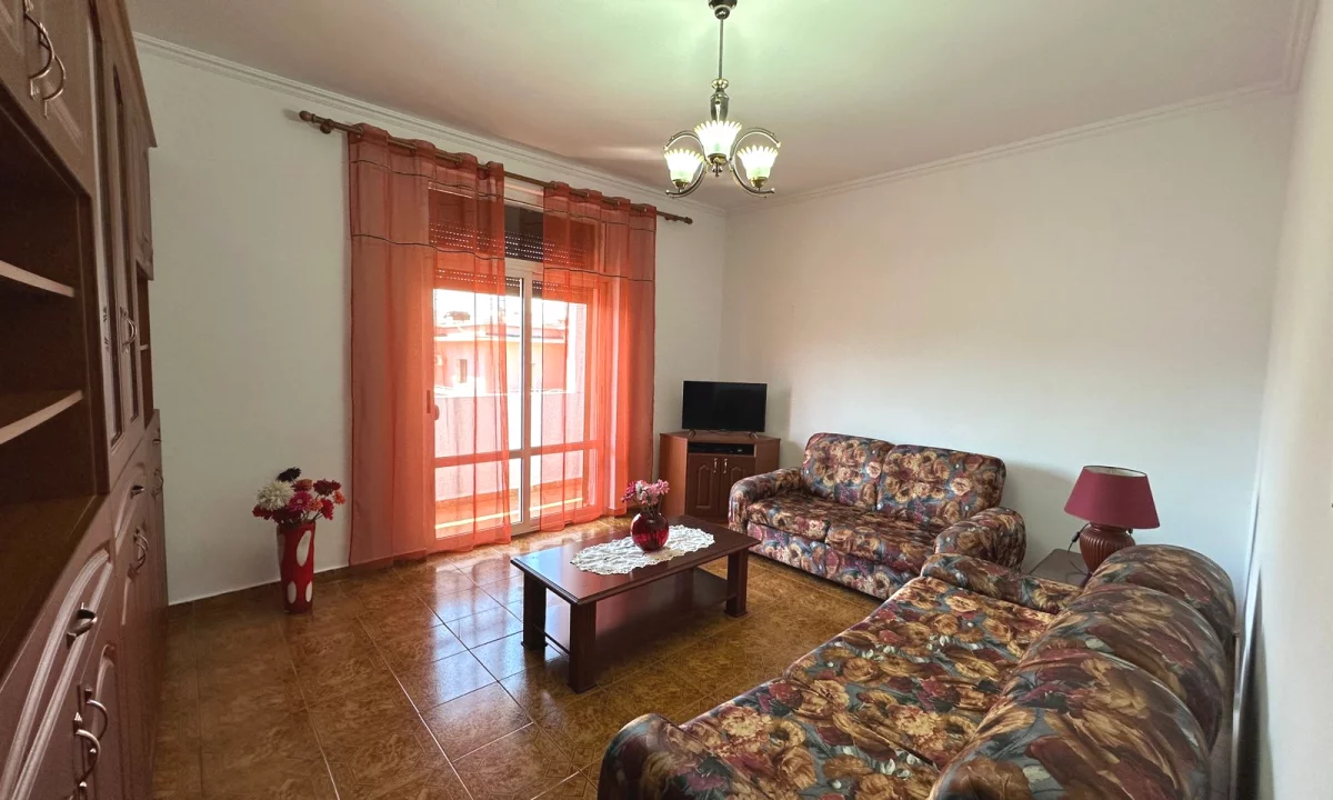 Shtepi me qera Apartament ne Tirane, 2+1, Mobilimi E mobiluar, Pagesa 600  Euro.
