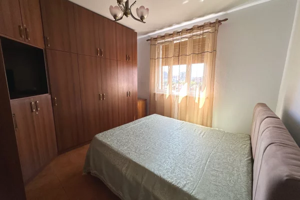 Shtepi me qera Apartament ne Tirane, 2+1, Mobilimi E mobiluar, Pagesa 600  Euro.