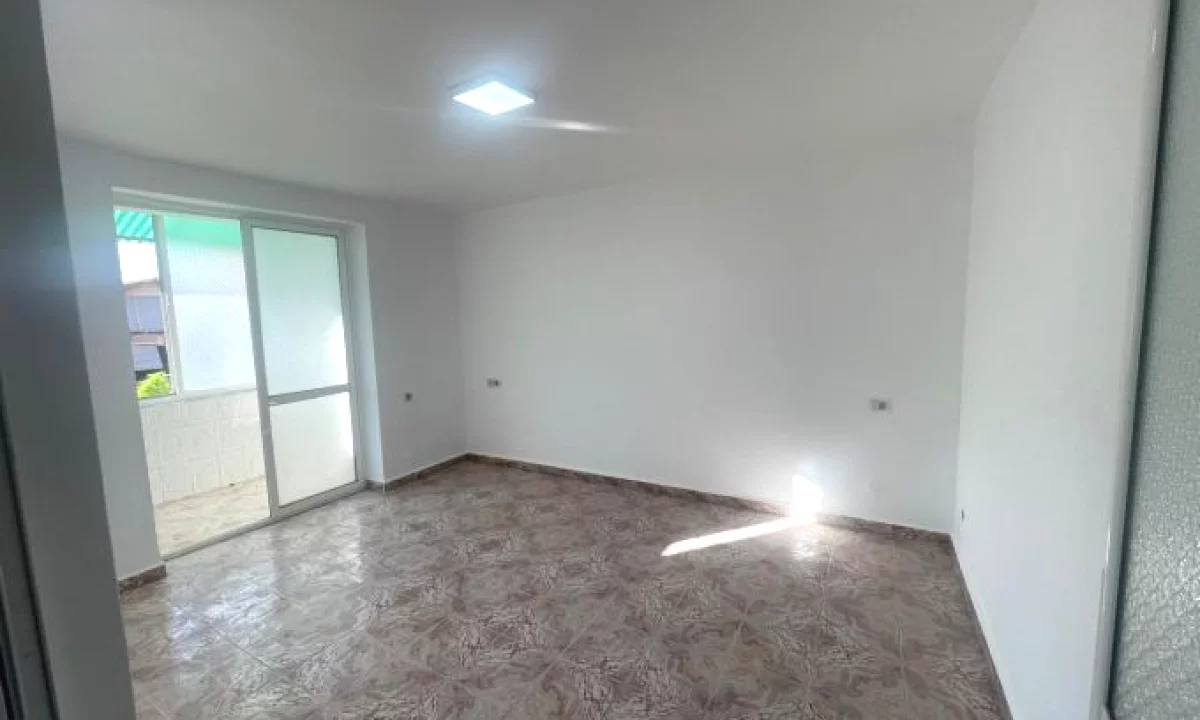 Shtepi me qera Apartament ne Tirane, 2+1, Mobilimi Bosh, pa mobiluar, Pagesa 50,000  Leke.