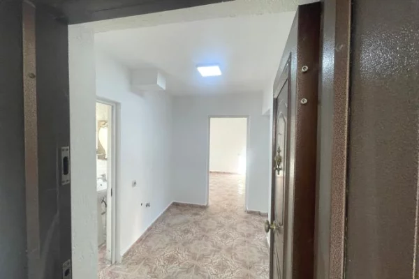 Shtepi me qera Apartament ne Tirane, 2+1, Mobilimi Bosh, pa mobiluar, Pagesa 50,000  Leke.