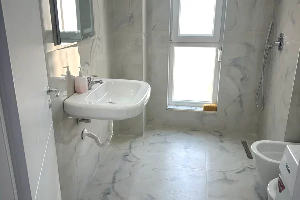 Shtepi me qera Apartament ne Tirane, 1+1, Mobilimi E mobiluar, Pagesa 500  Euro.
