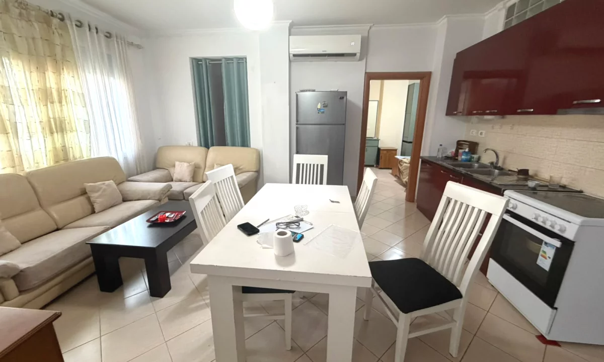 Shtepi me qera Apartament ne Tirane, 2+1, Mobilimi E mobiluar, Pagesa 38,000  Leke.