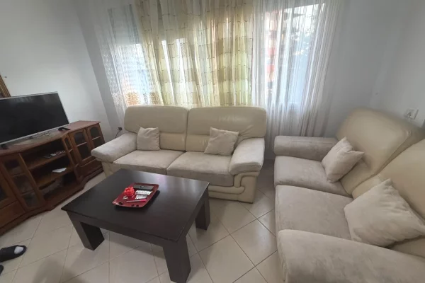 Shtepi me qera Apartament ne Tirane, 2+1, Mobilimi E mobiluar, Pagesa 38,000  Leke.