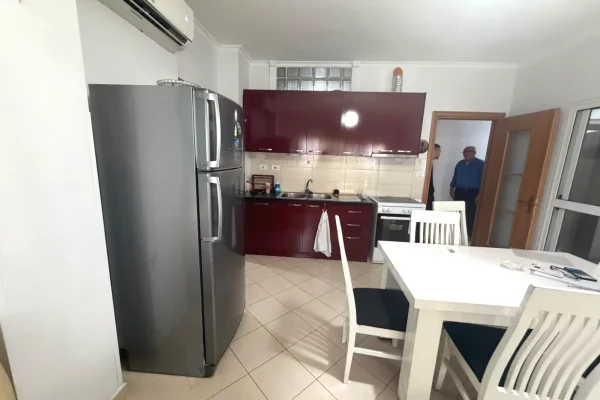 Shtepi me qera Apartament ne Tirane, 2+1, Mobilimi E mobiluar, Pagesa 38,000  Leke.