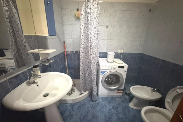 Shtepi me qera Apartament ne Tirane, 2+1, Mobilimi E mobiluar, Pagesa 38,000  Leke.