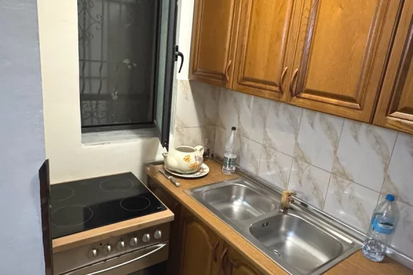 Shtepi me qera Apartament ne Tirane, 2+1, Mobilimi E mobiluar, Pagesa 50,000  Leke.