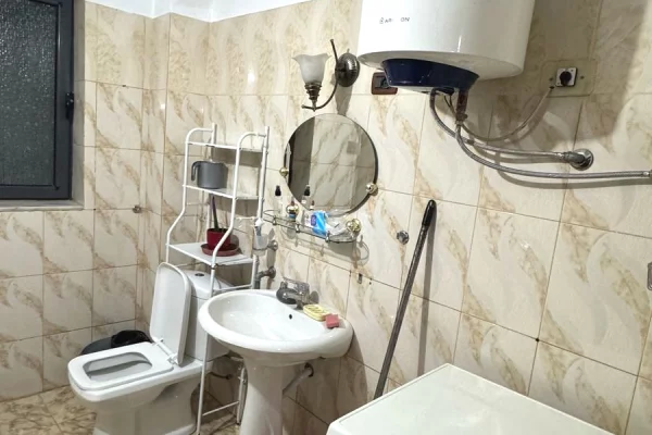 Shtepi me qera Apartament ne Tirane, 2+1, Mobilimi E mobiluar, Pagesa 50,000  Leke.
