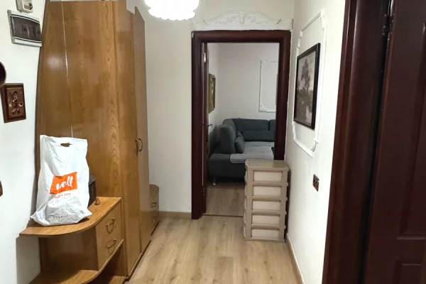 Shtepi me qera Apartament ne Tirane, 2+1, Mobilimi E mobiluar, Pagesa 50,000  Leke.