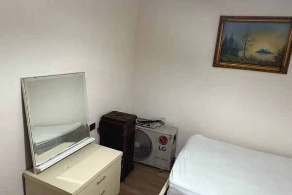 Shtepi me qera Apartament ne Tirane, 2+1, Mobilimi E mobiluar, Pagesa 50,000  Leke.