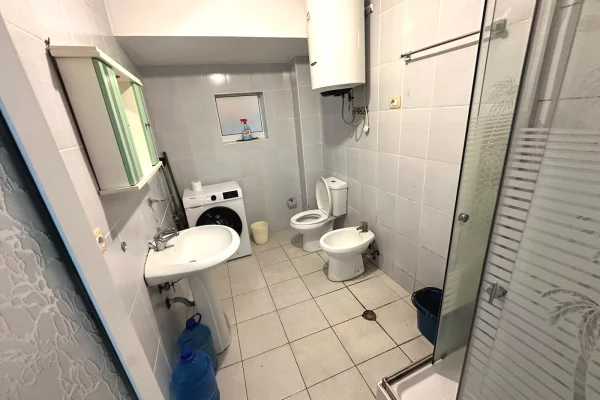 Shtepi me qera Apartament ne Tirane, 2+1, Mobilimi E mobiluar, Pagesa 40,000  Leke.