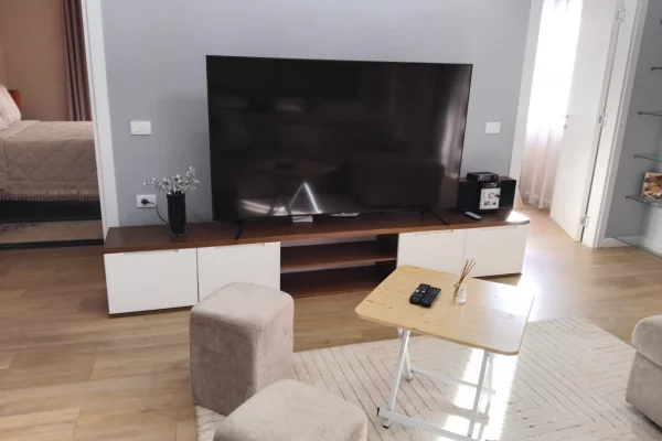 Shtepi me qera Apartament ne Tirane, 2+1, Mobilimi E mobiluar, Pagesa 60,000  Leke.