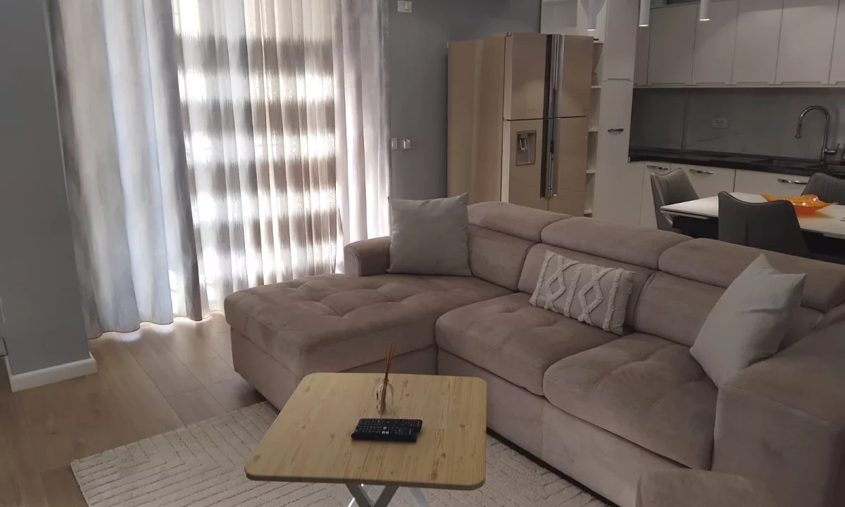 Shtepi me qera Apartament ne Tirane, 2+1, Mobilimi E mobiluar, Pagesa 60,000  Leke.