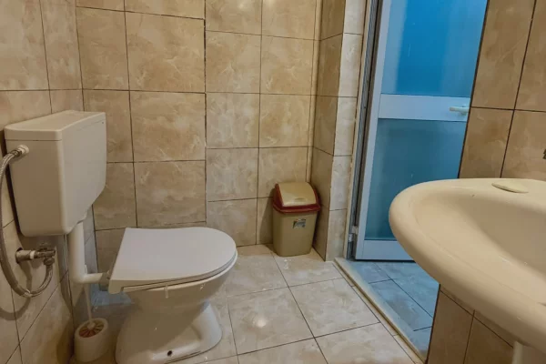Shtepi me qera Apartament ne Tirane, 1+1, Mobilimi E mobiluar, Pagesa 40,000  Leke.