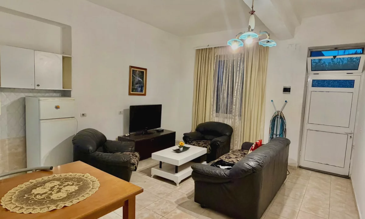 Shtepi me qera Apartament ne Tirane, 1+1, Mobilimi E mobiluar, Pagesa 40,000  Leke.