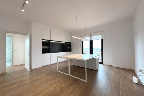 Ambient biznesi me qera 3+1 ne Tirane - 1,300 Euro