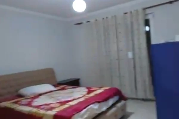 Shtepi me qera Apartament ne Tirane, 2+1, Mobilimi E mobiluar, Pagesa 45,000  Leke.